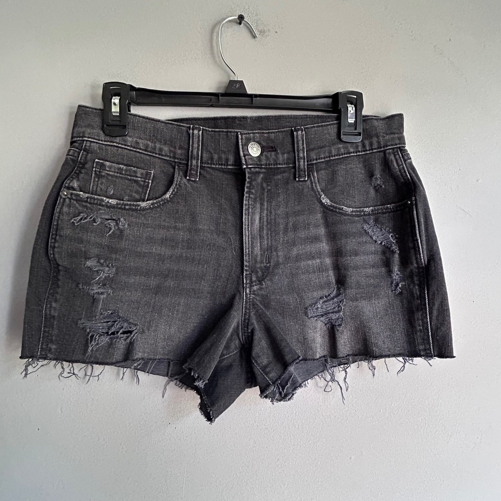 Old Navy Boyfriend Mid-Rise Distressed Black Denim Shorts Size 4 Raw Hem